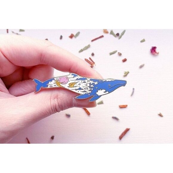 Sunrise Gray Whale Pin - Gold Plated Sea Life Jewelry - Ocean & Wildlife Brooch - Picture 7 of 8